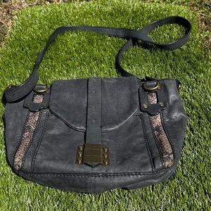 Linea Pelle Black Crossbody Bag with Textured Finish‎